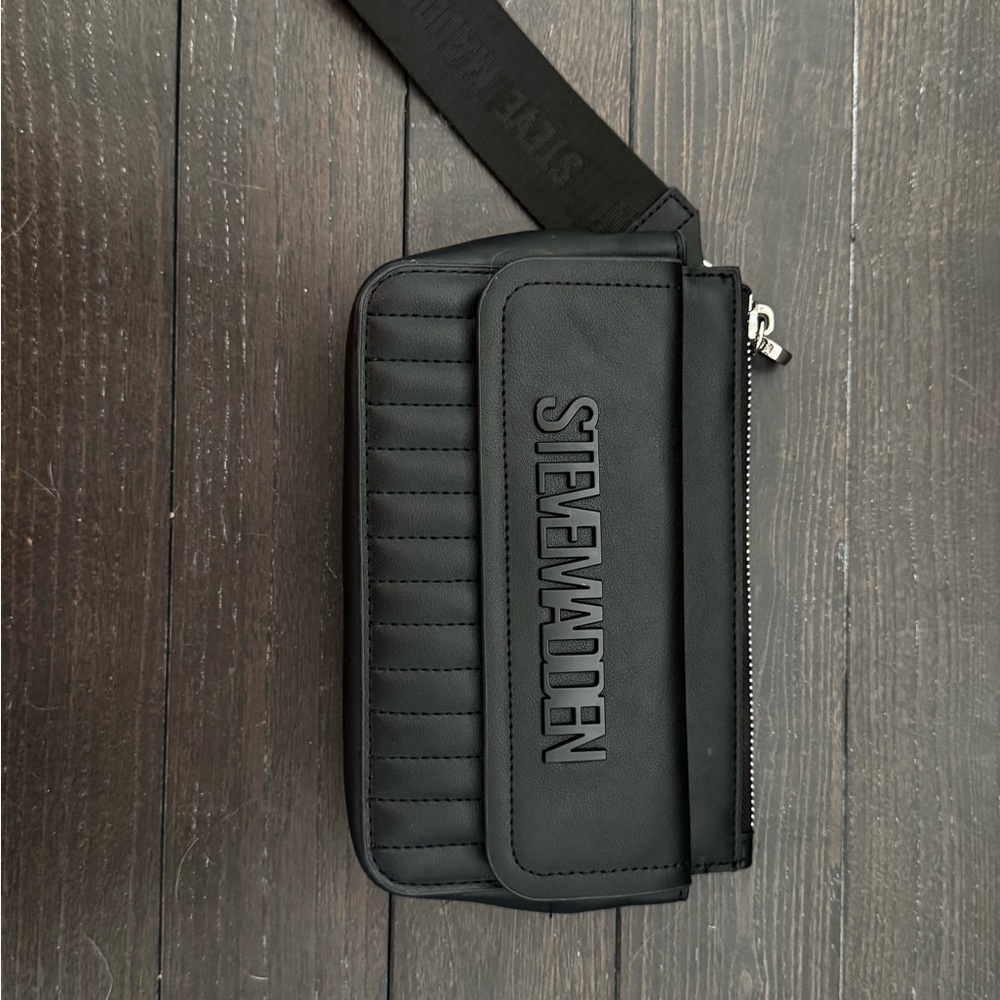 Steve Madden Black Wristlet